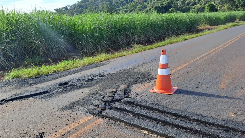 Obras na estrada entre Cajuru